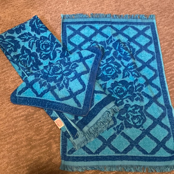 St Mary’s Bath Vintage Bathtowel Set Poshmark